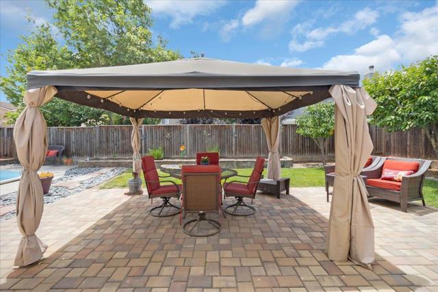 1751 Brighton Drive, Hollister CA: https://media.crmls.org/mediaz/2de76d44-ff68-41d7-8351-f2410205f7db.jpg