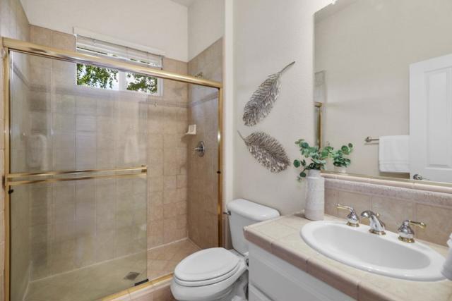 4040 Morning View Way, El Dorado Hills CA: https://media.crmls.org/mediaz/2de7e74c-61cf-4c15-9d62-835b0e5f252d.jpg