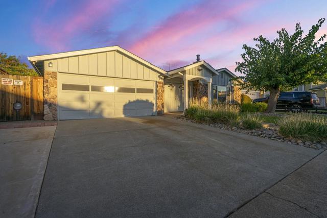 2476 Le Bain Drive, San Jose CA: https://media.crmls.org/mediaz/2de81b55-8b5e-4151-bc96-67bff34d6a87.jpg