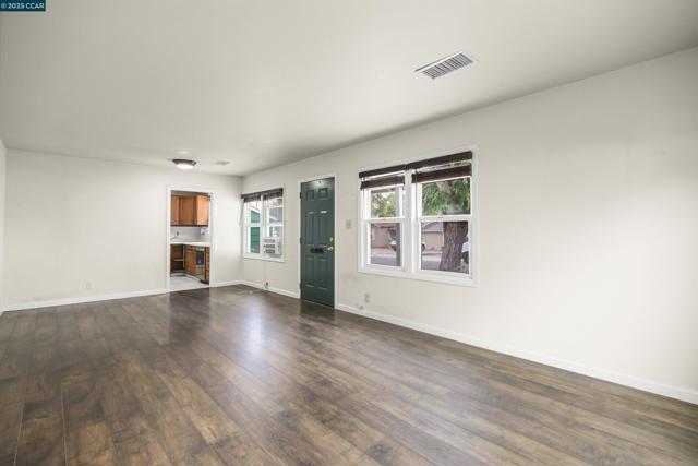 2656 Garden Ave, Concord CA: https://media.crmls.org/mediaz/2de845c0-e2cc-4bf3-b5ba-627f57127a8a.jpg