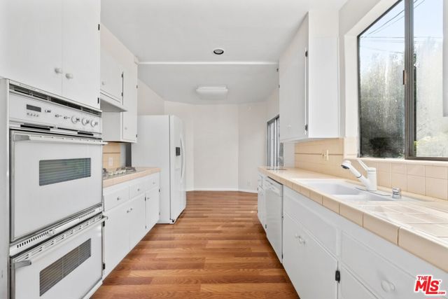 2941 Motor Avenue, Los Angeles CA: https://media.crmls.org/mediaz/2de880ee-cead-4f2e-bbbf-3616d99ff187.jpg