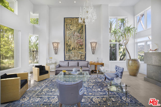 4001 Clarinda Drive, Tarzana CA: https://media.crmls.org/mediaz/2de8878d-c345-4201-b1d2-938515e7fd23.jpg