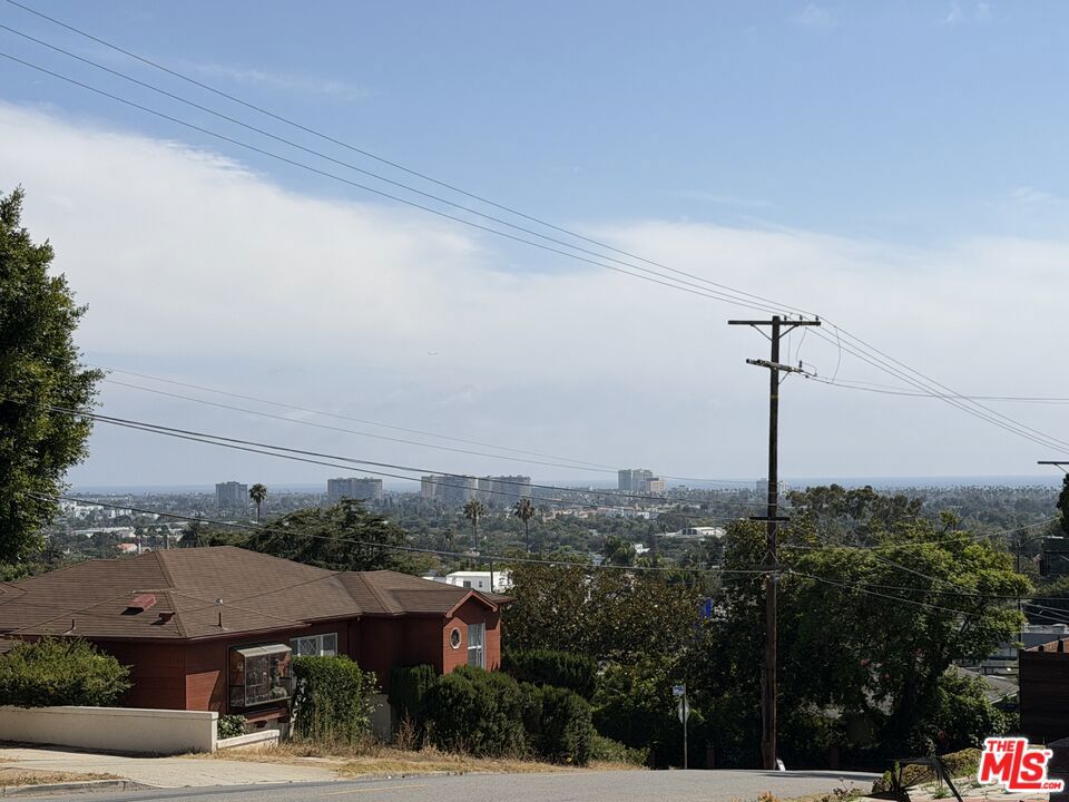 https://media.crmls.org/mediaz/2de8ade7-d5b1-481e-92a8-7ff670a4eb85.jpg?preset=X-Large