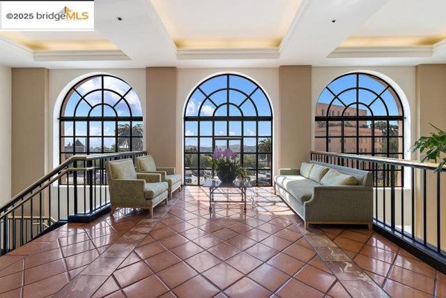 351 Buena Vista Ave E, San Francisco CA: https://media.crmls.org/mediaz/2de8b4c4-f580-426a-bc76-583a938f4030.jpg
