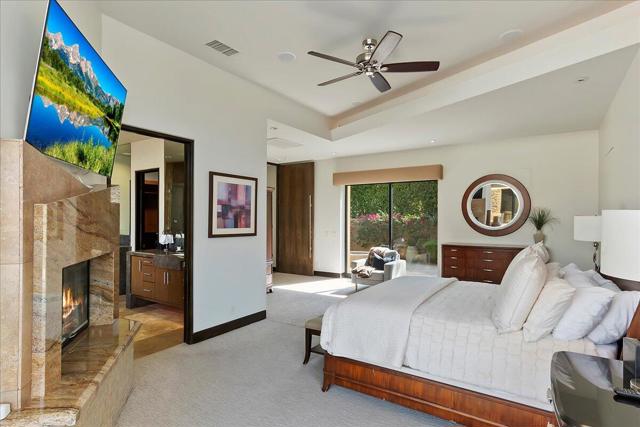 72 Royal Saint Georges Way, Rancho Mirage CA: https://media.crmls.org/mediaz/2de8ec0a-5ce8-4ab1-b855-83dd4f0cdd3d.jpg
