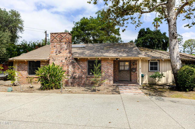 887 Vallombrosa Drive, Pasadena CA: https://media.crmls.org/mediaz/2de8f6e6-9beb-4260-aa79-6591c591bf8c.jpg