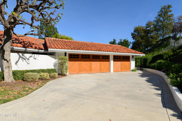 87 Pinecrest Road, Westlake Village CA: https://media.crmls.org/mediaz/2de93661-41bb-4cae-a32c-2f0fac3f34d4.jpg