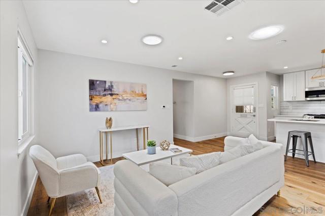 3961 Mount Aladin Ave, San Diego CA: https://media.crmls.org/mediaz/2de949e7-0118-4ec4-b9b8-4696a86fdc02.jpg