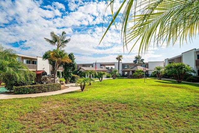 279 Moss St, Chula Vista CA: https://media.crmls.org/mediaz/2de9f321-5ba2-442f-82ab-48601ae93265.jpg