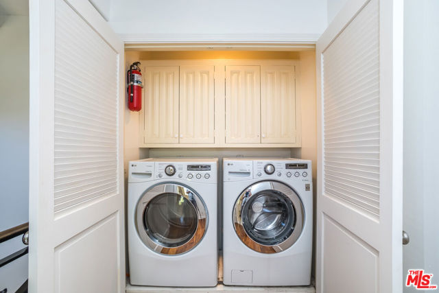941 N Norman Place, Los Angeles CA: https://media.crmls.org/mediaz/2dea1911-94ec-441a-903d-1a9ea518cf97.jpg