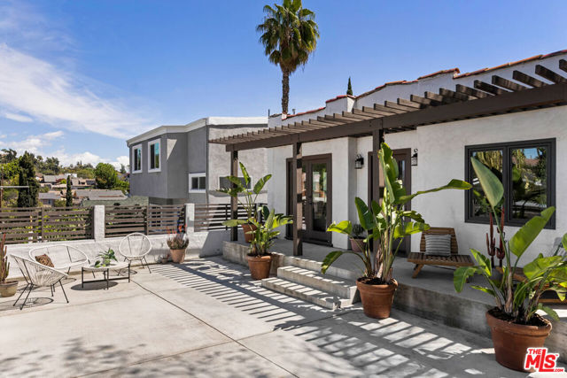 4876 Eldred Street, Los Angeles CA: https://media.crmls.org/mediaz/2deabed0-3c27-4e2e-912d-4a9417d80a0c.jpg
