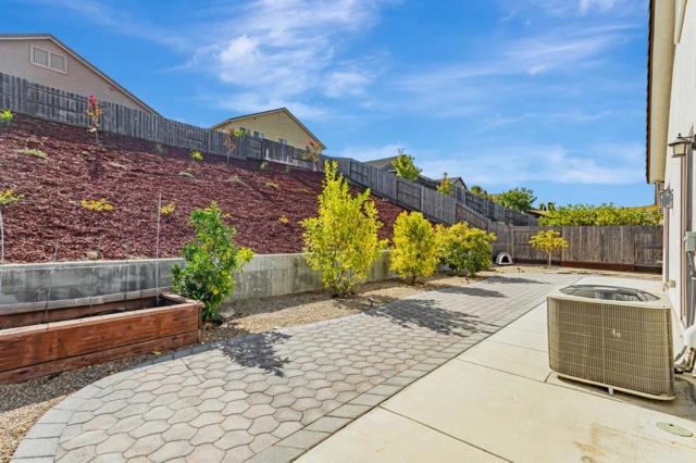 1575 Sunflower Drive, Hollister CA: https://media.crmls.org/mediaz/2deb6663-b2d5-46ca-96cc-be0583b1dab6.jpg