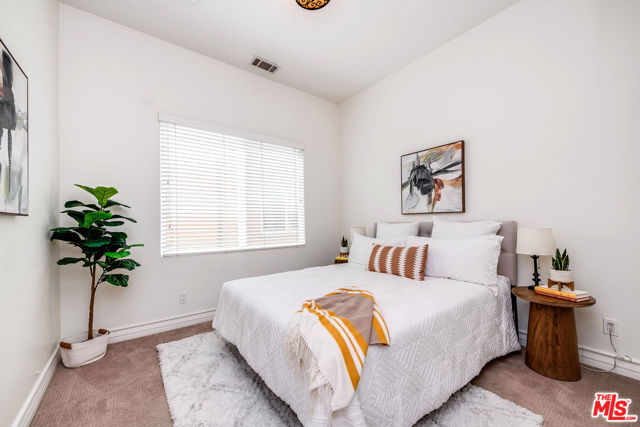 4125 W Hood Avenue, Burbank CA: https://media.crmls.org/mediaz/2debb4b6-c3b4-4b92-a2c5-14c151ebd1a5.jpg