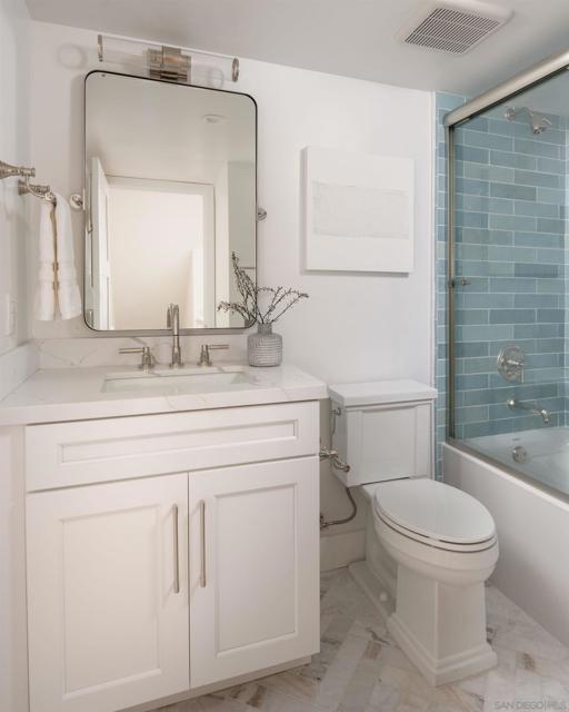 541 Orange Ave, Coronado CA: https://media.crmls.org/mediaz/2dec329e-4202-4ca3-b147-304683a5a07c.jpg