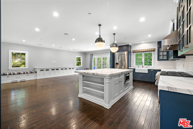 1147 Centinela Avenue, Santa Monica CA: https://media.crmls.org/mediaz/2ded36fb-54fd-4295-bdd9-fa53d750917b.jpg