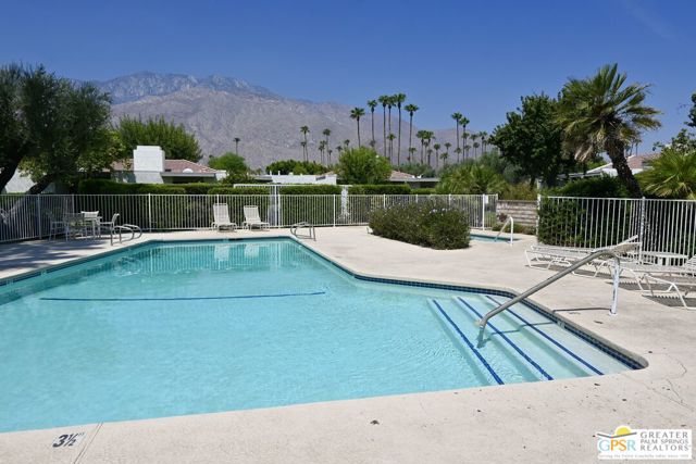 2117 Sunshine Way, Palm Springs CA: https://media.crmls.org/mediaz/2ded56c8-d231-4fd3-a8b9-987569734b0e.jpg