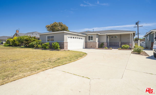 1930 W 153rd Street, Gardena CA: https://media.crmls.org/mediaz/2ded59f8-4ff5-4776-b296-d6aea1288c42.jpg
