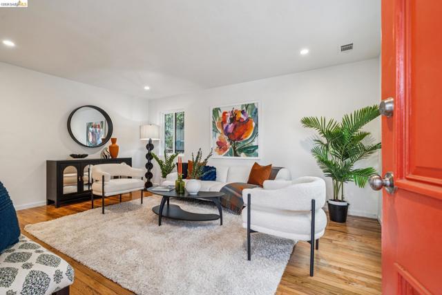 Image 3 of 45 For 1009 Everett