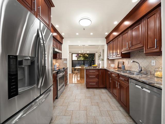 49 Showers Drive, Mountain View CA: https://media.crmls.org/mediaz/2dedb64c-8000-4e09-94ec-5e4594d80448.jpg