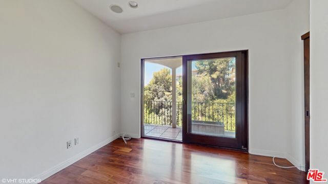3311 Deronda Drive, Los Angeles CA: https://media.crmls.org/mediaz/2dedc924-9506-4db7-96b7-f7450273bc42.jpg