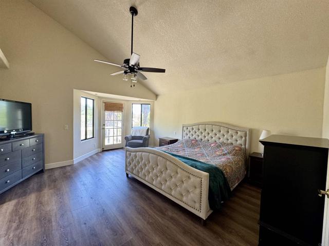 16898 Whispering Oaks Lane, Ramona CA: https://media.crmls.org/mediaz/2dedd623-f004-474d-adbf-d266b82042b3.jpg