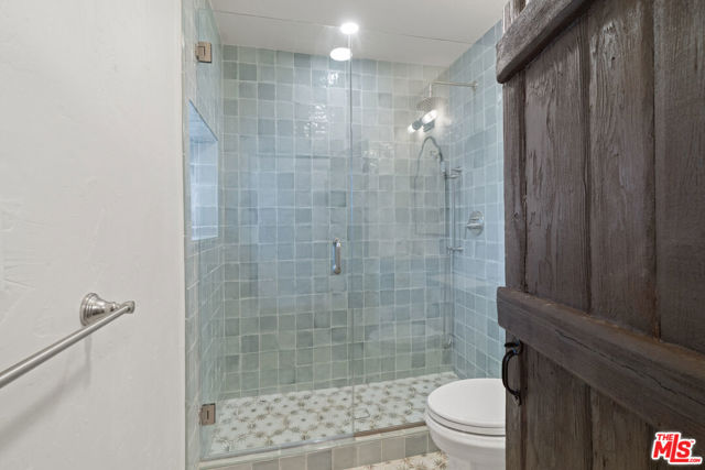 1304 1/2 N Harper Avenue, West Hollywood CA: https://media.crmls.org/mediaz/2dee00be-da85-4e12-8c39-73f17d90ff5a.jpg