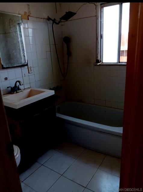 902 E Greenwood Ave E, La Habra CA: https://media.crmls.org/mediaz/2dee7723-d004-470a-805b-5254058e2aca.jpg