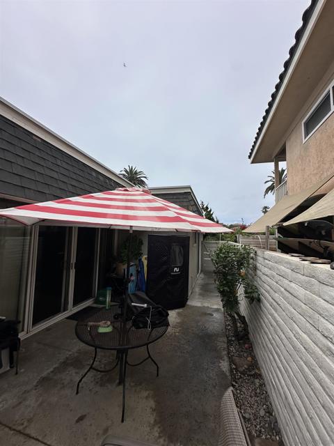 1943 45 Coast Blvd, Del Mar CA: https://media.crmls.org/mediaz/2deeb50c-11f6-4cfa-a40b-493050119d8a.jpg