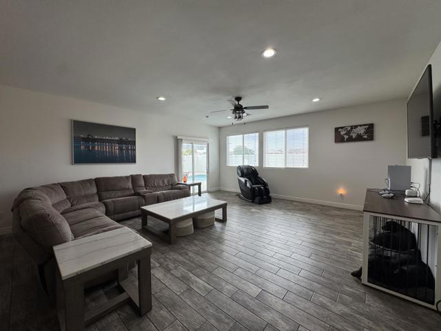 401 Sage Brush Street, Blythe CA: https://media.crmls.org/mediaz/2deedcde-efc7-464a-b06c-ca2bf6a04a82.jpg