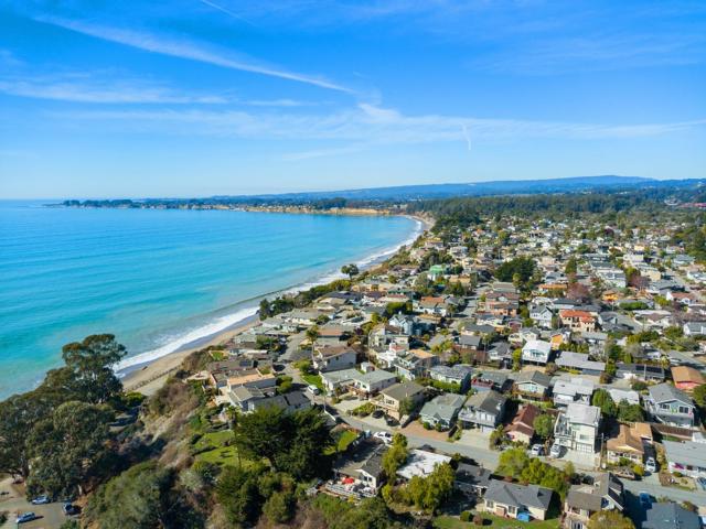 141 Aptos Village Way, Aptos CA: https://media.crmls.org/mediaz/2def3607-a529-4b81-9252-dcd010a1f297.jpg
