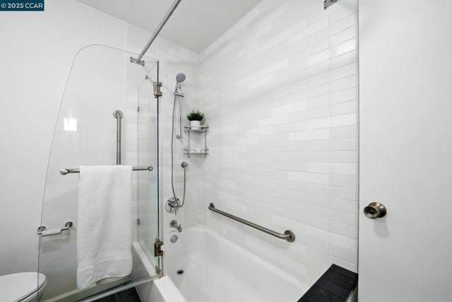 325 Lenox Ave, Oakland CA: https://media.crmls.org/mediaz/2def9aa8-aac0-4d9e-8b22-483d6dfb8e65.jpg