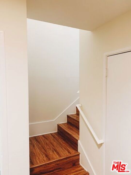 645 N Mc Cadden Place, Los Angeles CA: https://media.crmls.org/mediaz/2df0300a-e64f-4888-aba9-6ccba44f1bb1.jpg