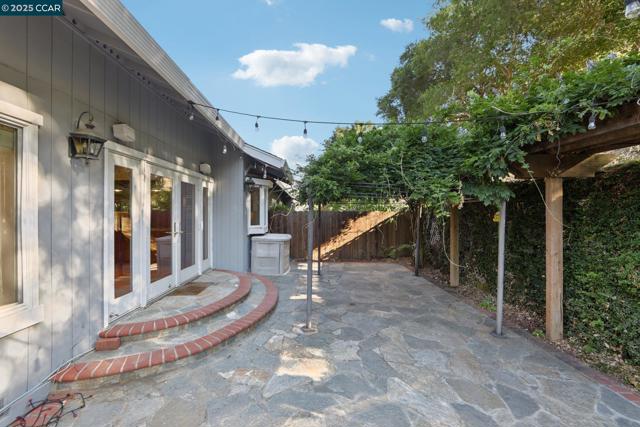 20 Broadmoor St, Moraga CA: https://media.crmls.org/mediaz/2df04029-1482-484d-97e3-b7afe6ac98c5.jpg