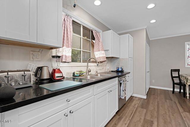 1127 Douglas Avenue, Oxnard CA: https://media.crmls.org/mediaz/2df07ad1-2e72-486b-add7-52af88094c60.jpg