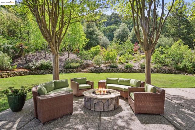 1037 Silverhill Dr, Lafayette CA: https://media.crmls.org/mediaz/2df0ce76-5da5-4d88-b4b0-e0c812bf0bb7.jpg