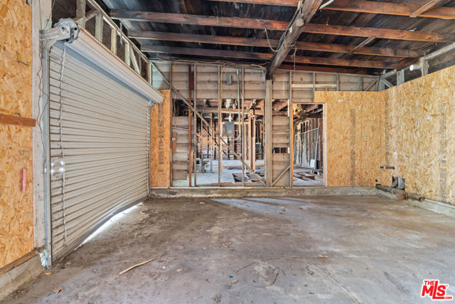 3051 N Coolidge Avenue, Los Angeles CA: https://media.crmls.org/mediaz/2df124c8-6a7a-41f4-909a-6aaaa05f0be4.jpg