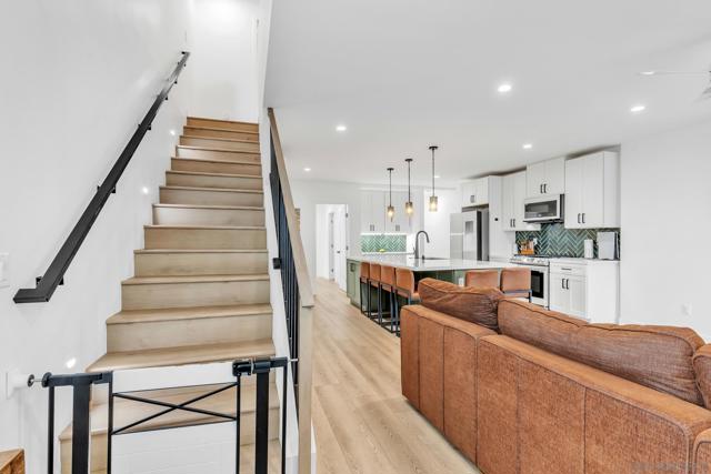 2146 Franklin Ave, San Diego CA: https://media.crmls.org/mediaz/2df169be-307c-4680-bebc-f14c73e9e7e8.jpg