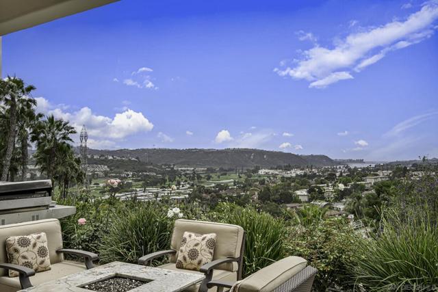 7335 El Fuerte St, Carlsbad CA: https://media.crmls.org/mediaz/2df1bd53-1f66-474a-b643-6ca92de7e1c3.jpg