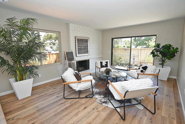 241 Belaire Ct, Danville CA: https://media.crmls.org/mediaz/2df211b1-d679-4c2d-8d0f-37f1e0f65966.jpg