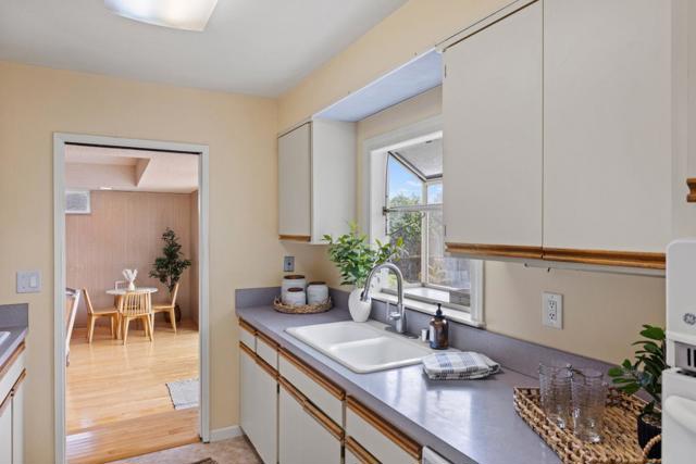 2061 Marsala Circle, Monterey CA: https://media.crmls.org/mediaz/2df275c3-026c-44b5-a3ba-f11550b277e0.jpg