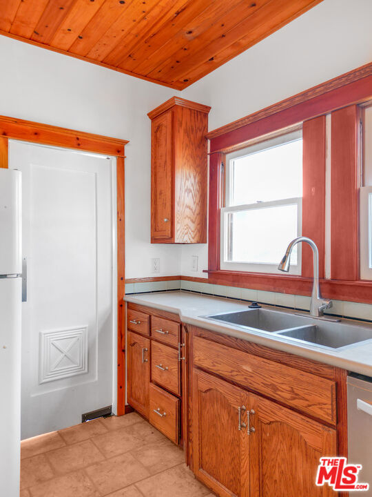 1944 Argyle Avenue, Los Angeles CA: https://media.crmls.org/mediaz/2df2ea92-124f-4582-8d63-6e7839f183ff.jpg