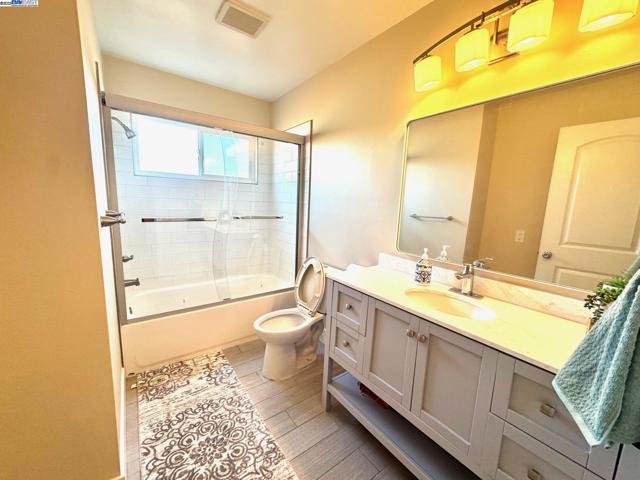 34288 Torrington Pl, Fremont CA: https://media.crmls.org/mediaz/2df31e1a-26d5-469f-be6f-5823e60b048a.jpg