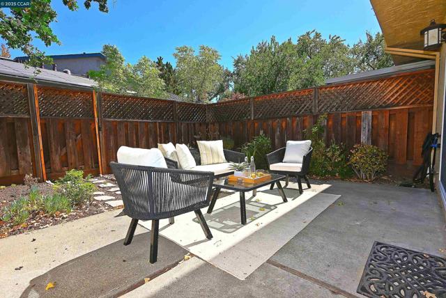 1105 Westmoreland Circle, Walnut Creek CA: https://media.crmls.org/mediaz/2df3e7c4-c6f2-4d06-ae10-bfb54853a726.jpg