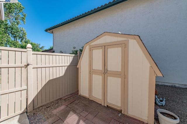 847 Dana Cir, Livermore CA: https://media.crmls.org/mediaz/2df45e36-8cb2-4886-a9e4-bd419f943cc3.jpg