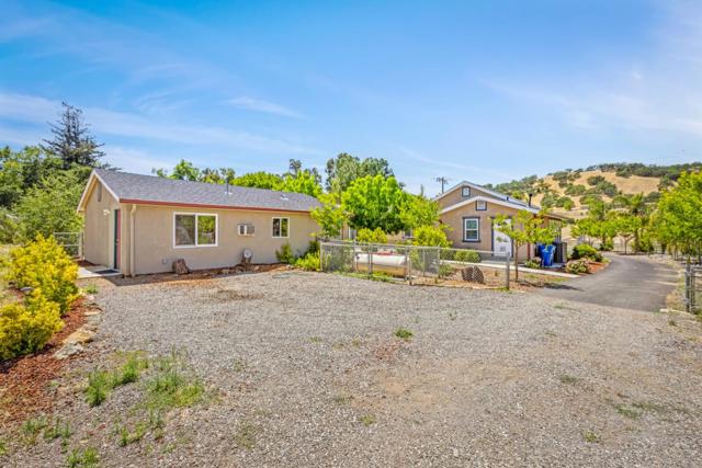 13580 Watsonville Road, Morgan Hill CA: https://media.crmls.org/mediaz/2df478a1-e060-470e-9202-71cd29b93267.jpg