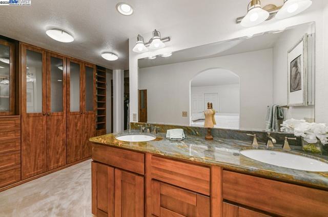 351 Castenada Ct, Danville CA: https://media.crmls.org/mediaz/2df55a13-df41-4d1a-b3bf-65a61200c639.jpg