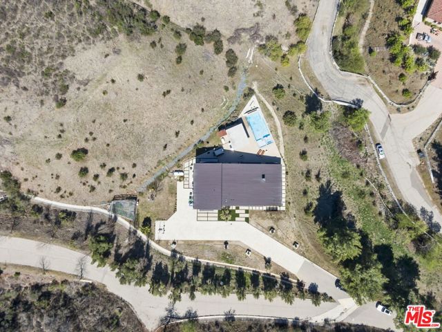 31830 Lobo Canyon, Agoura Hills CA: https://media.crmls.org/mediaz/2df5ca31-0cf8-4b5f-afbf-2a9ee81724cc.jpg