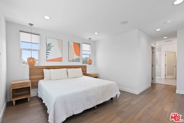 8107 Yorktown Avenue, Los Angeles CA: https://media.crmls.org/mediaz/2df5e3e2-96c3-48b2-ac6e-64711b3b054b.jpg