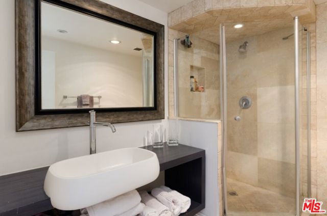 4337 Marina City Drive, Marina del Rey CA: https://media.crmls.org/mediaz/2df5ffd6-f387-4de9-b226-c58e339b7dca.jpg