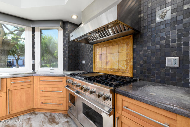 29515 Weeping Willow Drive, Agoura Hills CA: https://media.crmls.org/mediaz/2df65a4a-a477-40c4-97ff-f79897f8f6eb.jpg